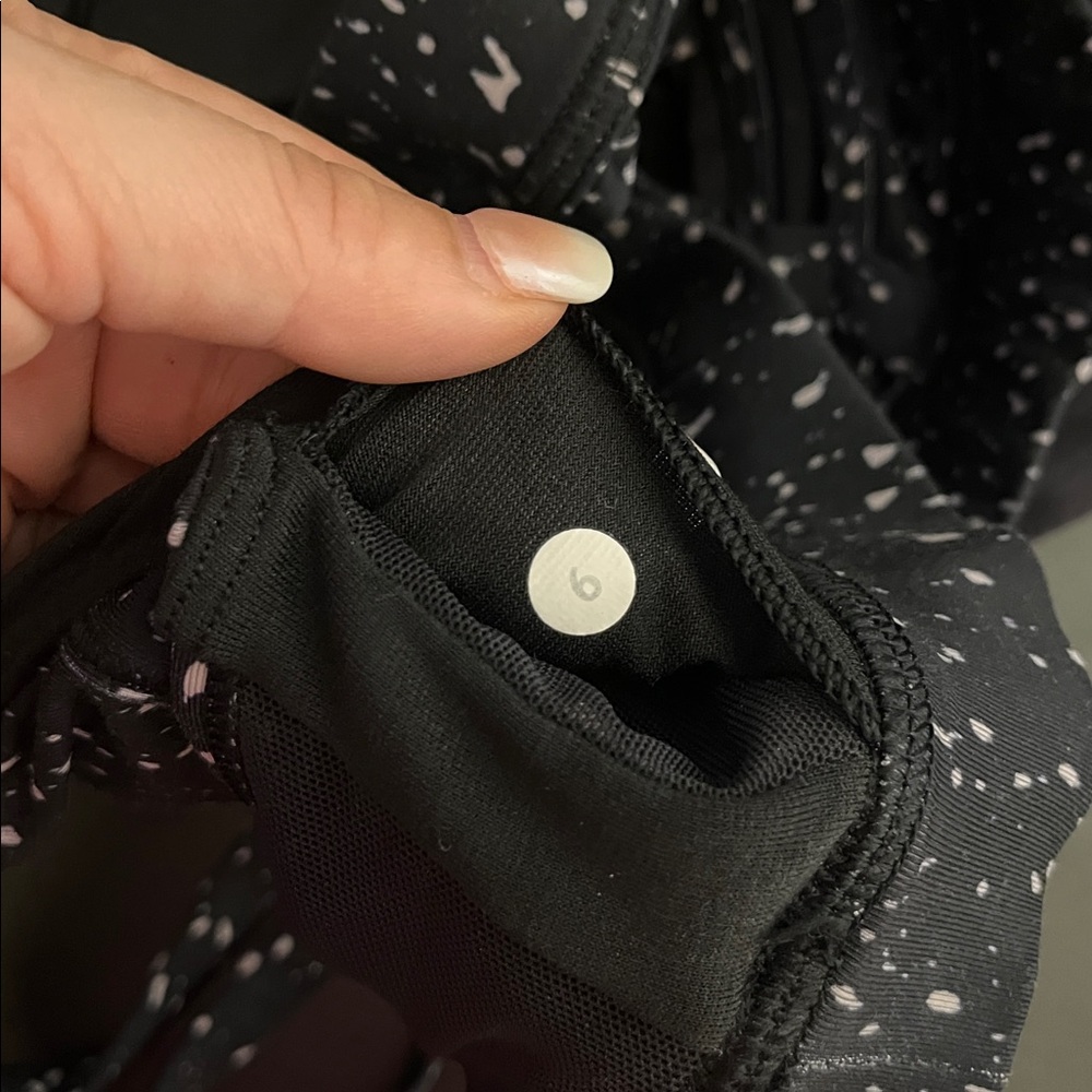 Lululemon Nouveau Limits Tank‎ Black Butterfly Texture Top Size 6 - Picture 9 of 9